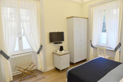 Телевизор и/или развлекательный центр в Little Rose Residence