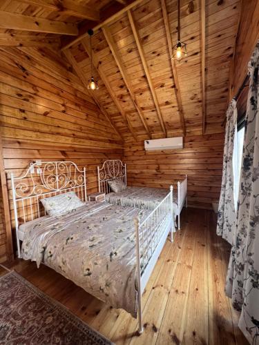 a bedroom with a bed in a log cabin at أكواخ غيم ومطر in Al Hada