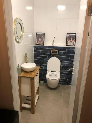 a bathroom with a toilet and a sink and a mirror at Stunning four bedroom duplex in central Raanana in Ra‘ananna