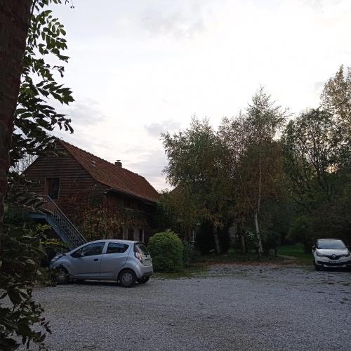 two cars parked in front of a house at Le gîte de l'AA in Renty