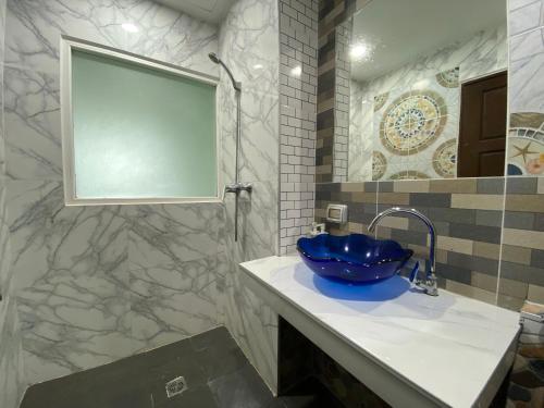 Ένα μπάνιο στο 77 Patong Hotel & Spa
