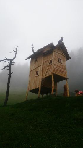 a tree house with two birds on top of it at Hotel Restaurant Flaschen in Albinen