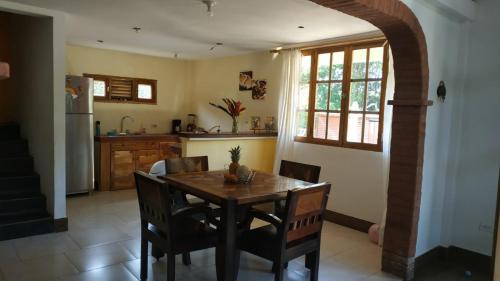 Kuchyň nebo kuchyňský kout v ubytování Casa con Piscina Pedasi