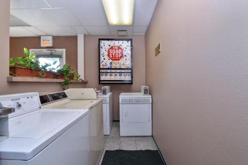 Gallery image of Americas Best Value Inn & Suites Madera in Madera