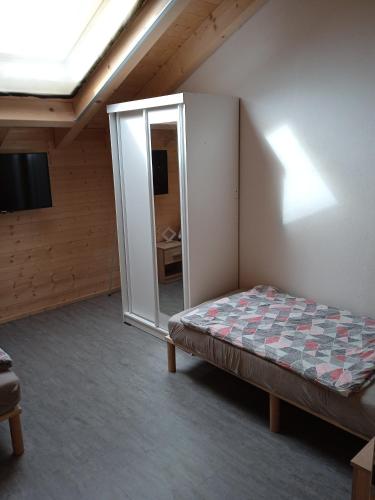 a room with a bed and a sliding glass door at Ferienwohnung Fernweh in Bolsterlang