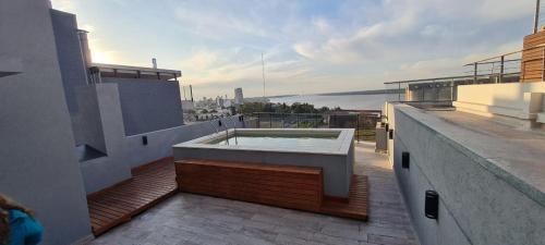 Ein Balkon oder eine Terrasse in der Unterkunft Monoambiente del barquito Alquiler temporario Rosario