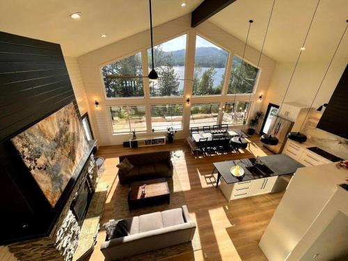 Large Home overlooking Lake Cocolalla – Photos 3