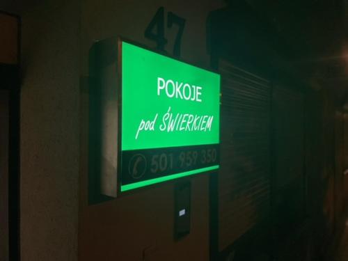 a green sign that reads powerote and surfer at Pokoje pod Świerkiem in Swarzędz
