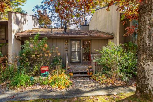 Cozy Hilltop Hideaway – Photos 4