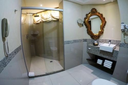 Ванная комната в Hotel Majestic Ponta Negra Beach