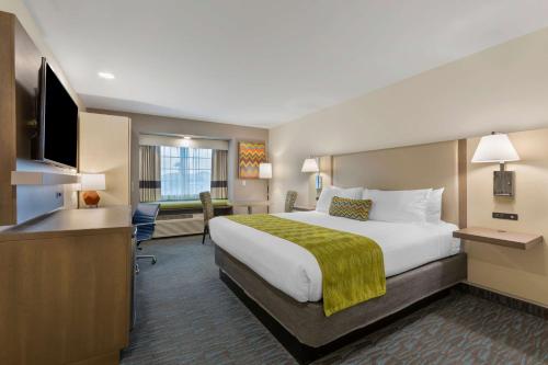 a hotel room with a bed and a television at Best Western Plus Yuma Foothills Inn & Suites in Yuma