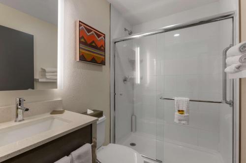 a bathroom with a shower and a toilet and a sink at Best Western Plus Yuma Foothills Inn & Suites in Yuma