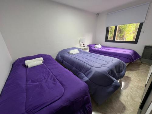 Giường trong phòng chung tại Casa Cabaña Ice City 3