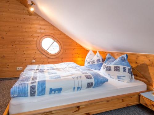 a bedroom with a bed with blue and white pillows at Illusion in Flachau