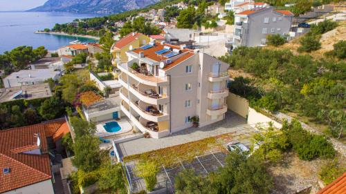 Family-friendly apartments with swimming pool Brela, Makarska - 20066