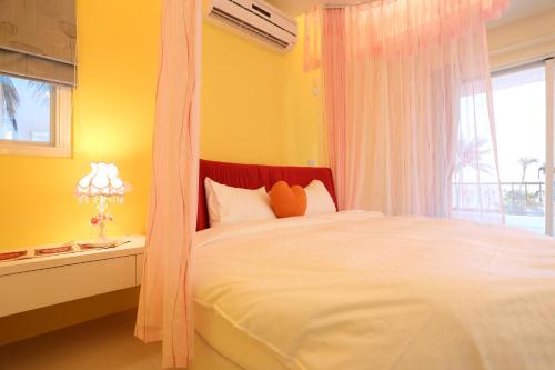 a bedroom with a large bed with a window at Taroko Bay B&B in Xincheng