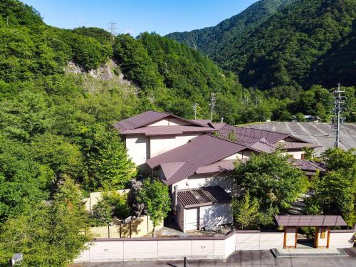 an aerial view of a house in the mountains at Keiryuso Siorie in Matsumoto