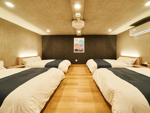 Ліжко або ліжка в номері Rakuten STAY VILLA Awaji 104 4 double beds, capacity of 8 persons