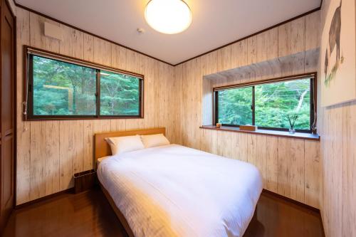 A bed or beds in a room at スイートヴィラ 那須フォレストハウス