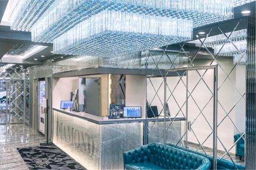 a lobby with a blue couch in a room at Hotel DIAMOND in Tokyo