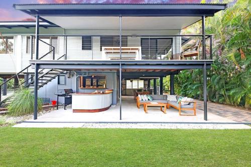 A Tropical Pool Paradise in Rapid Creek