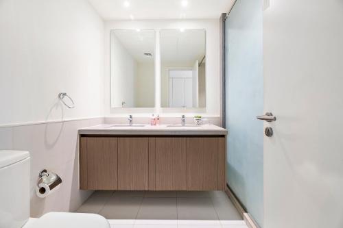 a bathroom with a sink and a mirror at Spacious & Private Townhome - 5 mins drive to Al Maktoum Airport in Dubai