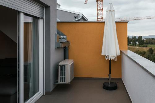 Balkoni atau teres di Špansko view -Comfy apartment