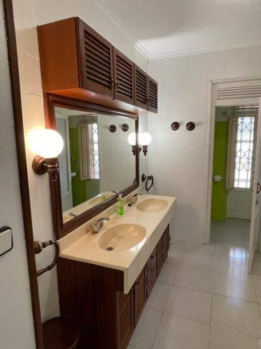 Ванна кімната в Gran apartamento en el centro Villajoyosa - Vistas al mar, 5 dormitorios y enorme terraza