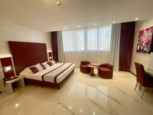 a hotel room with a bed and a table and chairs at Best Western Hotel Rocca in Cassino