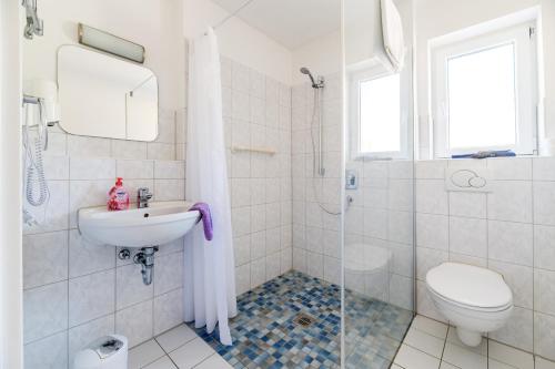 Ένα μπάνιο στο Hotel am Kirchplatz