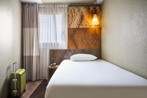 a hotel room with a bed and a window at ibis Paris Avenue d'Italie 13ème in Paris