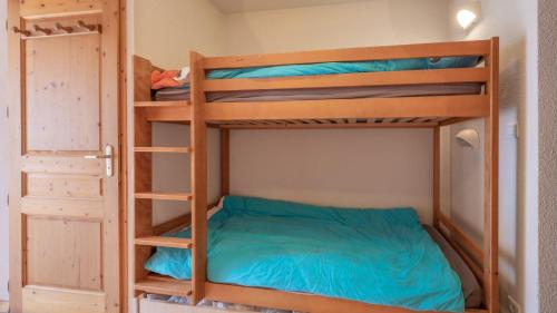 Postel nebo postele na pokoji v ubytování Les Eterlous - 39- Appart pied des pistes 6 pers