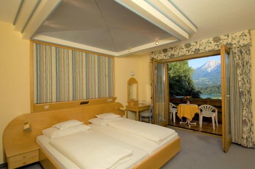 Una cama o camas en una habitación de Hotel Schönruh