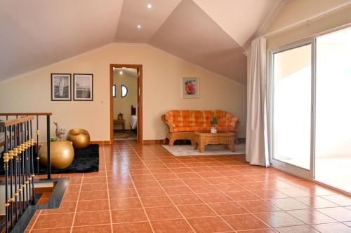 Posezení v ubytování Villa Mendonça, a Home in Madeira