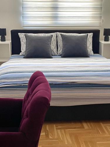 Кровать или кровати в номере City Apartmani Niš