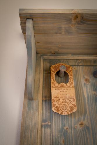 a small wooden box with a sign on it at U Námořníka-Restaurant a penzion in Hukvaldy