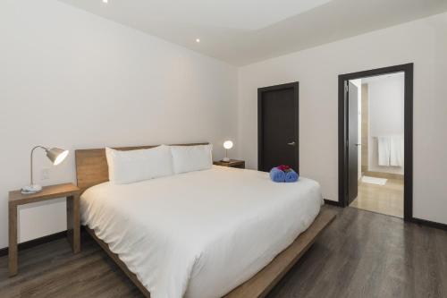 Roble Sabana 202 Luxury Apartment - Reserva Conchalにあるベッド