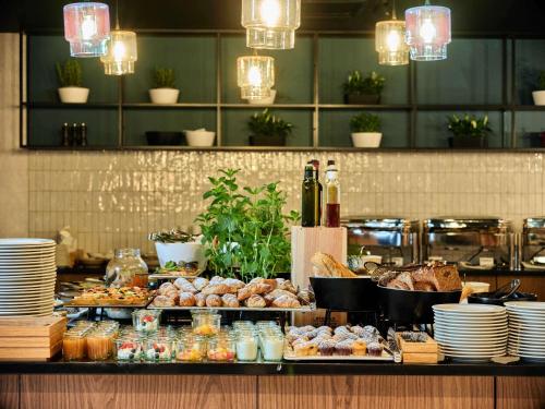 الطعام في الفندق أو بالجوار