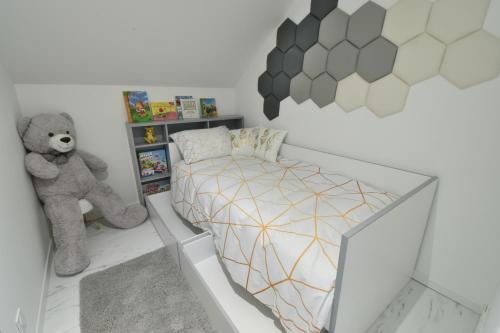 a white bedroom with a bed and a teddy bear at L'Or Blanc centre calme -15km d'Étretat in Fécamp