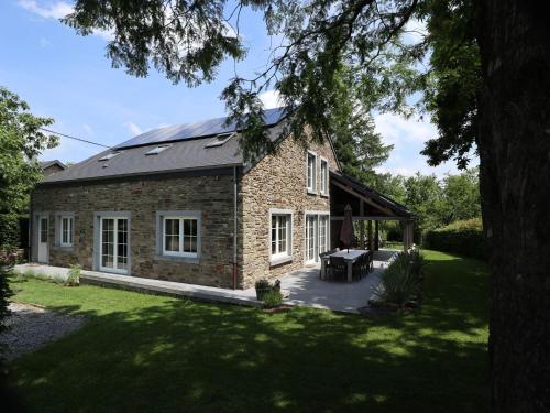 Spacious cottage in Daverdisse with private garden