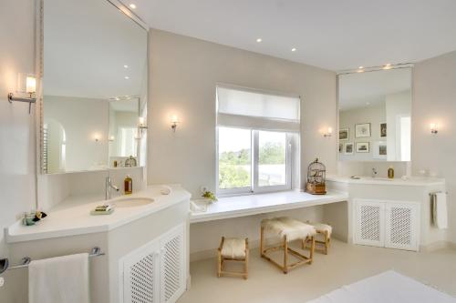 Kép Staggering Ibiza Villa Can Felipe 6 Bedrooms Private Gym Childrens Play Area Sant Josep szállásáról San Jose de sa Talaiában a galériában