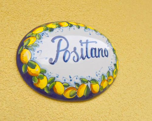 a plate with a cake with lemons on it at La bella costiera home in Sant'Egidio del Monte Albino