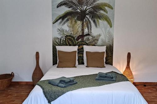 Кровать или кровати в номере La Cousinade