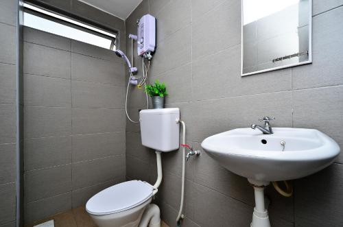 a bathroom with a toilet and a sink at Menjalara Kepong Desapark & MITEC 中文房东-Room Only in Kuala Lumpur