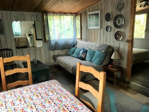 a living room with a couch and a table at Chalet dans Résidence Privée in La Gaude