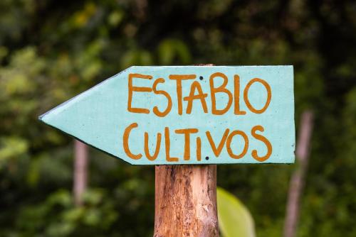 a sign that reads esiba quilos at La Mello Country House in Palomino