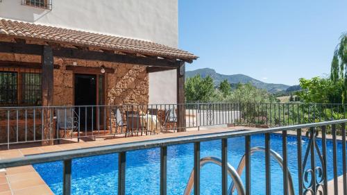 A piscina localizada em Casa Rural La Ventilla Arbuniel by Ruralidays ou nos arredores