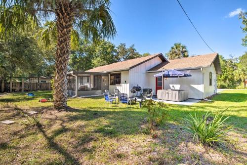 Pet-Friendly Crystal River Home with Hot Tub!