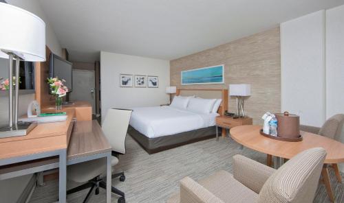 a hotel room with a bed and a desk at Holiday Inn Washington-Central/White House by IHG in Washington