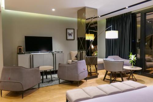 a hotel room with a living and dining room at Hotel Miramare in Vlorë